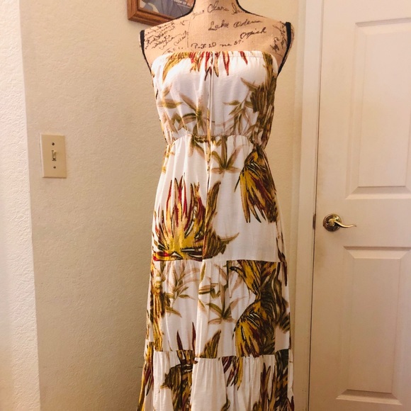 NYC Maxi Dress 🍂🥀 - Picture 3 of 5